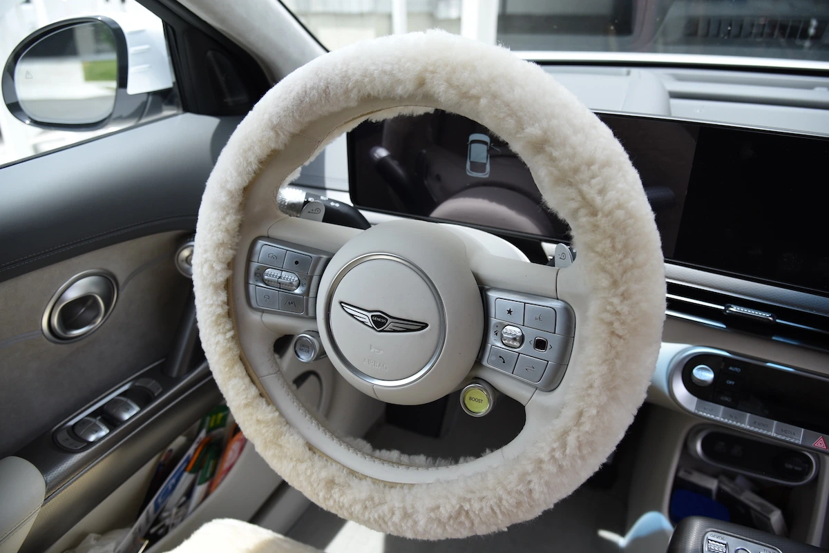 2023 Genesis GV60 Pearl Sheepskin5