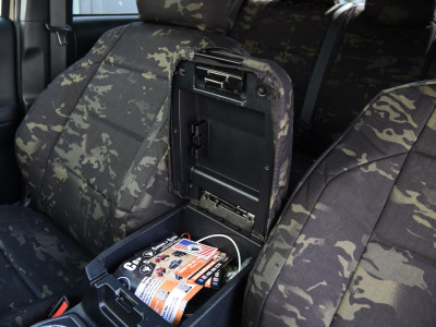<b>
2019 Toyota Tacoma
</b>
<br>
Insert: Multicam Black C80 (Canvas)
</br>Trim: Multicam Black C80 (Canvas)
<br>Product: Camo - Gold Series </br> | Covers and Camo