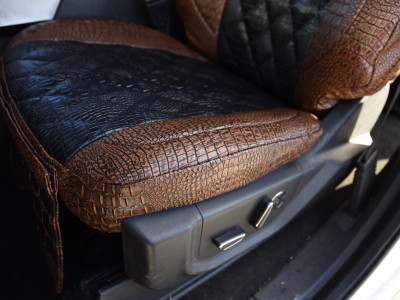<b>
2018 Ford F-350
</b>
<br>
Insert: Midnight Croc E43 Diamond (Sim. Leather)
</br>Trim: Java Croc E42 (Sim. Leather)
</br>Product: Exotic - Gold Series | Covers and Camo