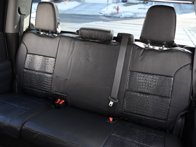 <b>
2022 Chevy Silverado 1500
</b>
<br>
Insert: Midnight Croc E43 (Sim. Leather)
</br>Trim: Black SofTouch S01 (Sim. Leather)
</br>Product: Sim. Leather - Gold Series | Covers and Camo