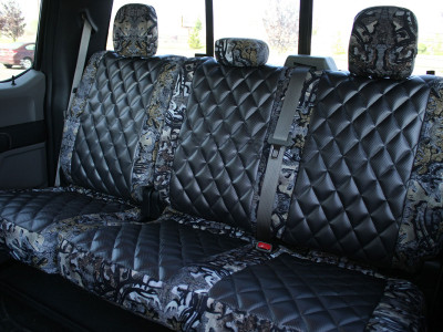 <b>
2019 Ford F250
</b>
<br>
Insert: Black Carbon Fiber F01 (with Diamond Stitching)
</br>Trim: Goldberg Bone N Stone (C74)
<br> Product: Camo - Gold Series </br> | Covers and Camo