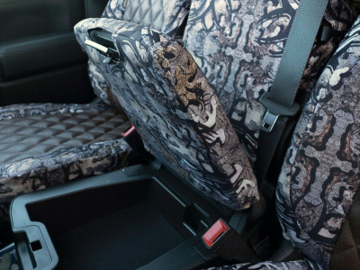 <b>
2020 Chevrolet Silverado 3500
</b>
<br>
Insert: Brown Ostrich E04 (with Diamond Stitching)
</br>Trim: Goldberg Bone N Stone (C74)
<br> Product: Camo - Gold Series </br> | Covers and Camo