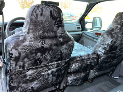 <b>
2003 Ford F350
</b>
<br>
Insert: Charcoal Ostrich E26 (Sim. Leather)
</br>Trim: Kryptek Raid C72 (Canvas)
<br>Product: Camo - Gold Series </br> | Covers and Camo