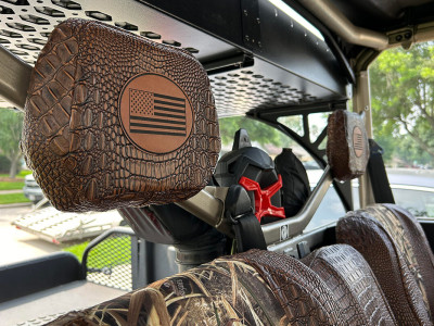 <b> 2023 Can-Am Defender </b>
<br> Insert: Mossy Oak Shadow Grass Blades C57 (Canvas)
</br> Trim: Java Croc E42 (Sim. Leather)
</br> Product: UTV | Covers and Camo
